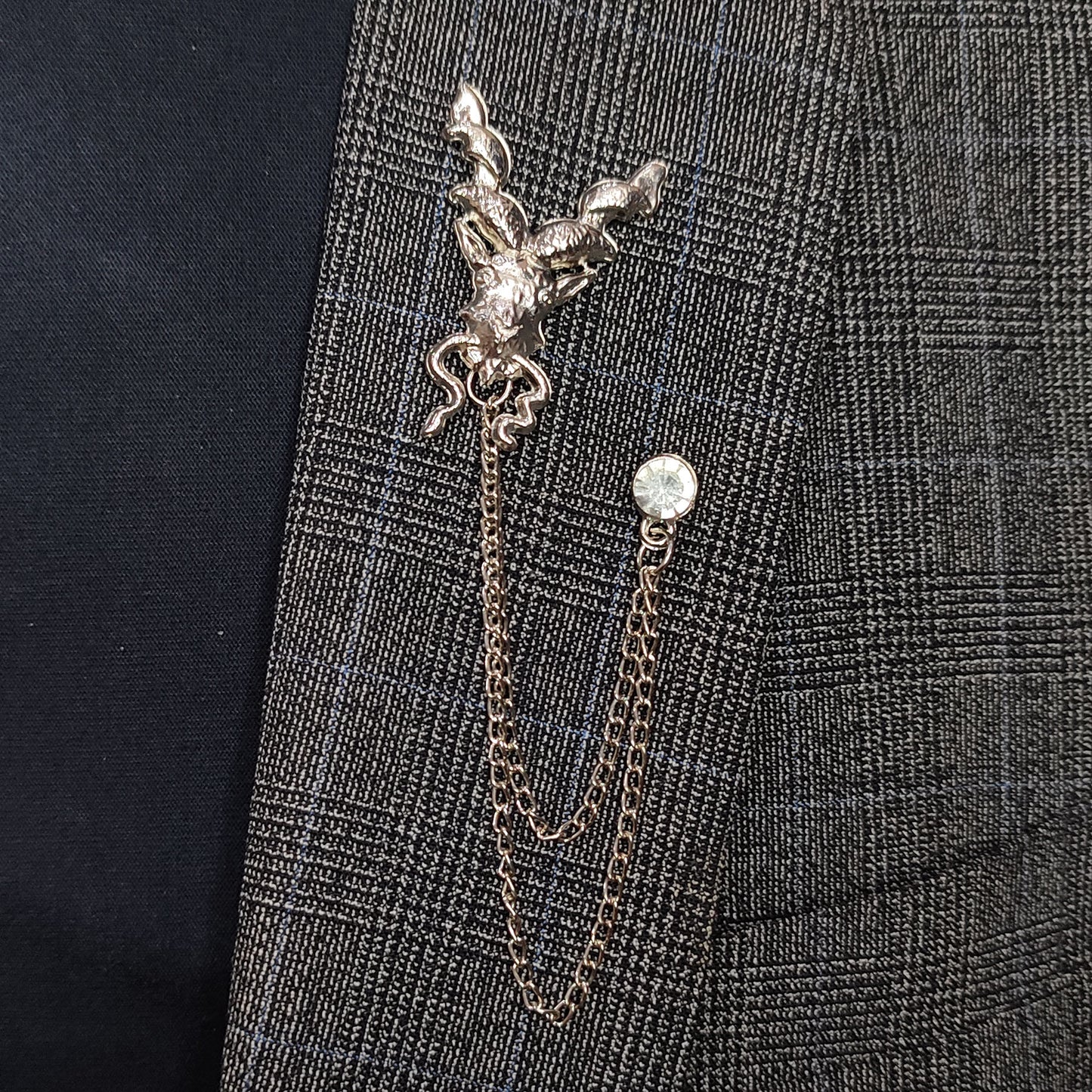 Markhor with chain Lapel pin