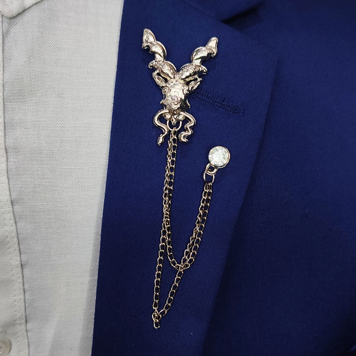 Markhor with chain Lapel pin