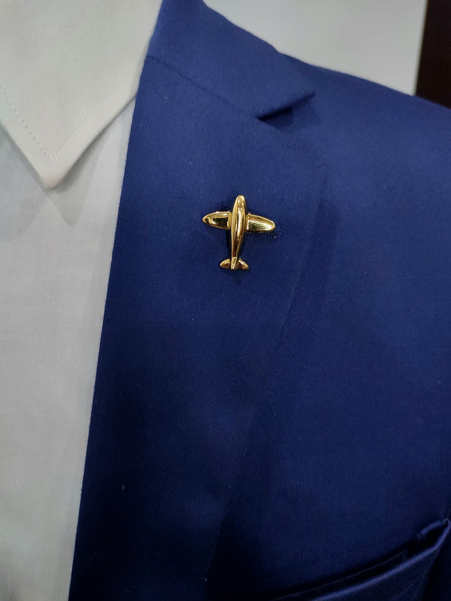 AirLuxe Lapel Pin